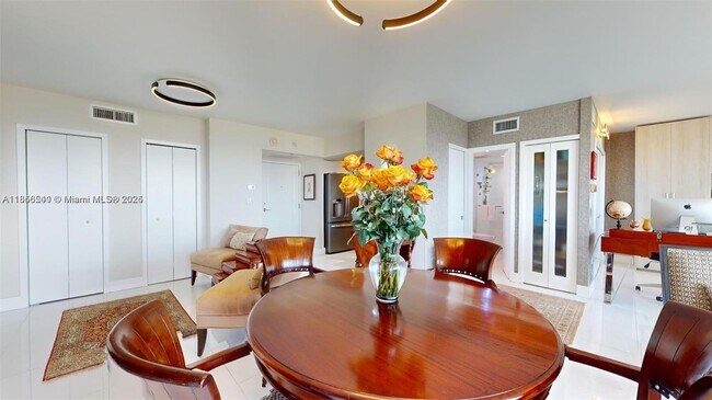 Building Photo - 3625 N Country Club Dr