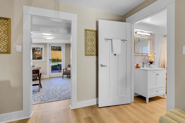 Building Photo - 2Bd/1Ba Seattle House