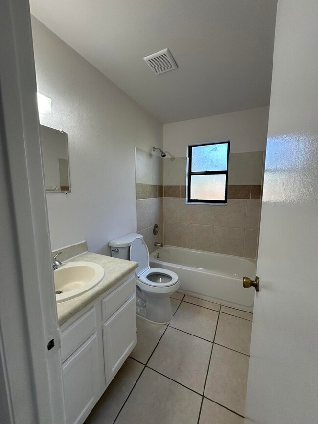 Building Photo - 948 Louisiana Ave