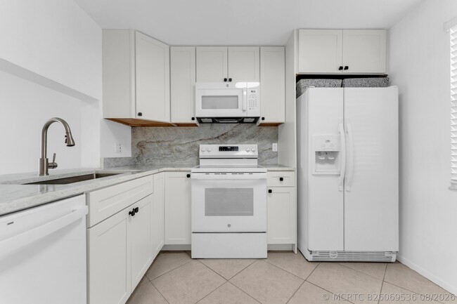 Building Photo - 931 Gardenia Dr