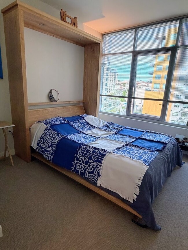 Building Photo - 425 W Beech St