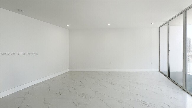 Building Photo - 18061 Biscayne Blvd