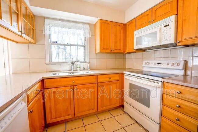 Building Photo - 7123 Red Horse Tavern Ln