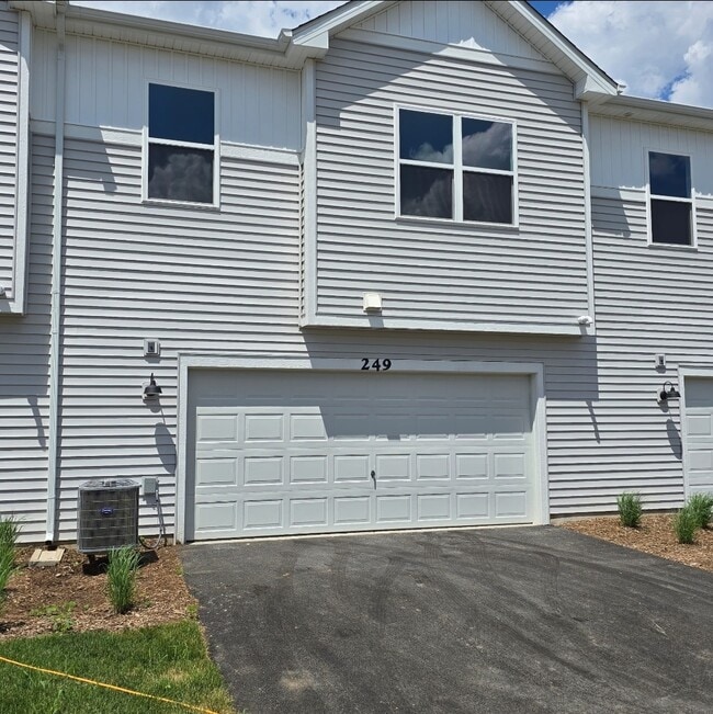 Building Photo - 249 Kingsport Dr