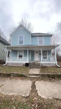 Building Photo - Large Front Porch