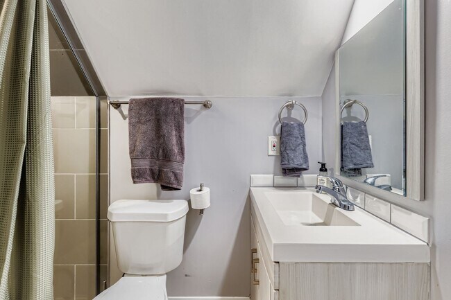 Building Photo - 536 E 2nd Ave