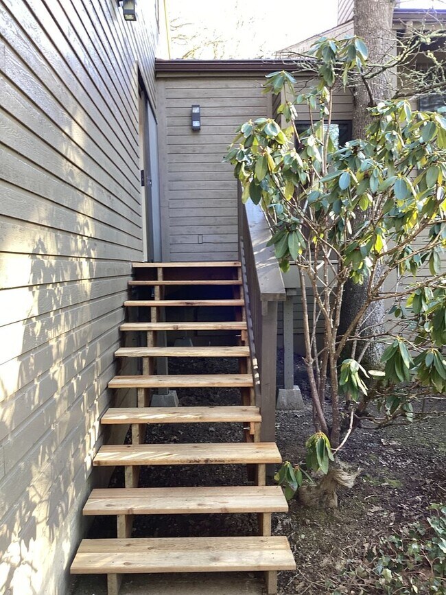 Building Photo - 4007 SW Fairhaven Ct