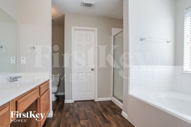 Building Photo - 2811 Long Grove Ln