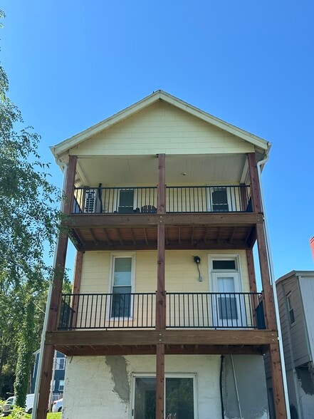 Building Photo - 1416 William St