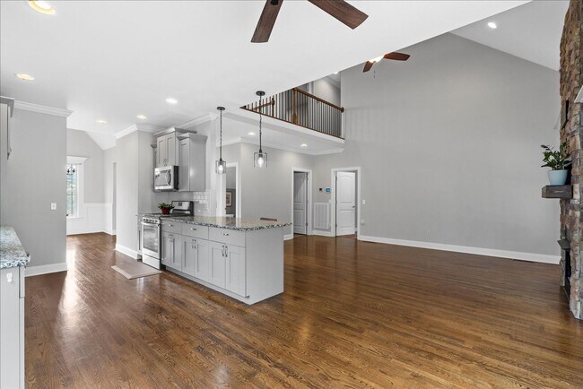 Building Photo - Move-In Ready Luxury in Island Point Estates