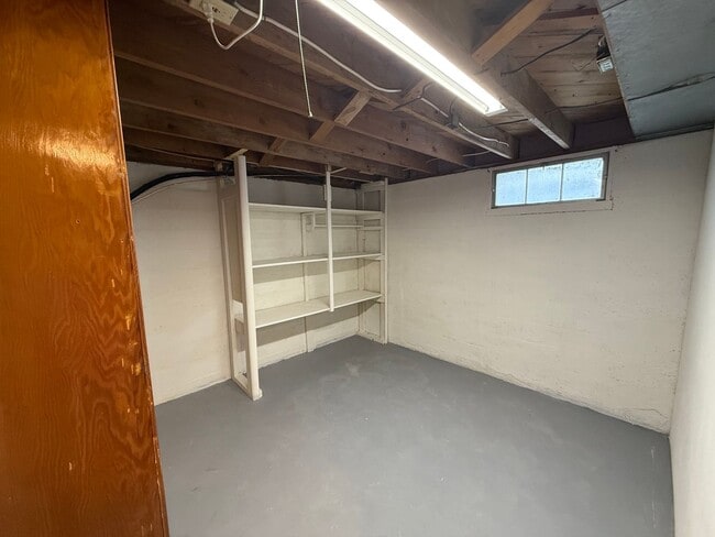 Building Photo - Three Bedroom, One and half bathroom, Attached Two Car Garage, Central Air!