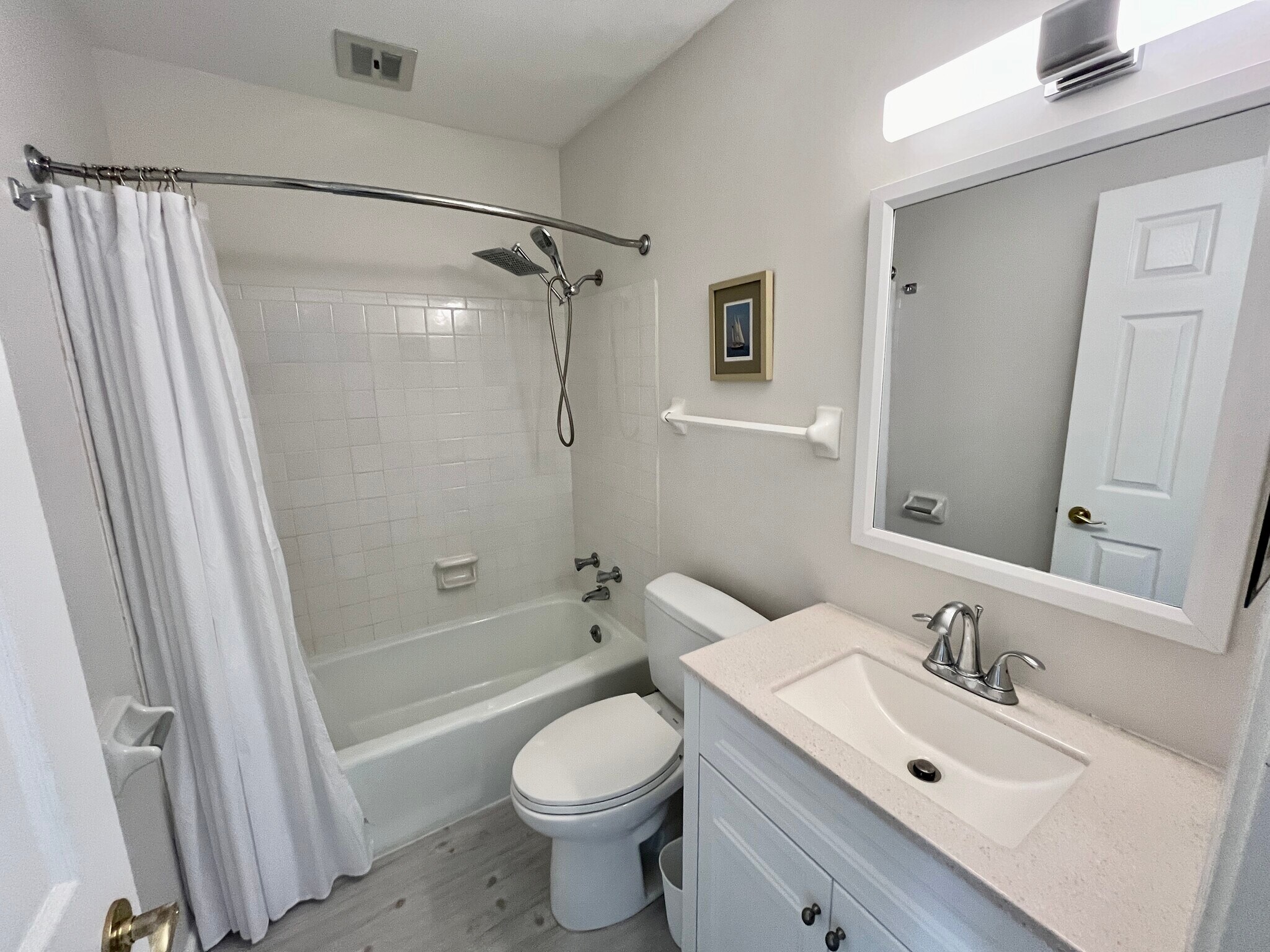 Building Photo - 3622 Lakeshore Dr
