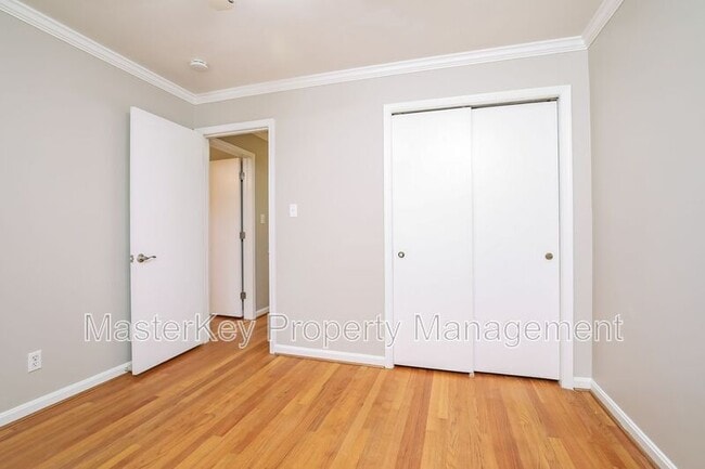 Building Photo - 916 Tanglewood Dr