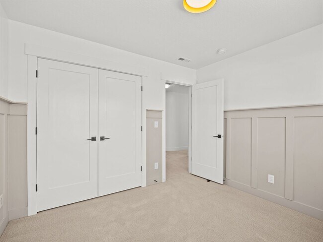 Building Photo - 5 Bed / 3.5 Bath Home in Saratoga Springs – Spacious Living Near Utah Lake