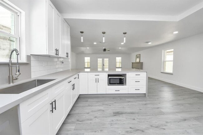 Building Photo - 14223 Ella Lee Ln