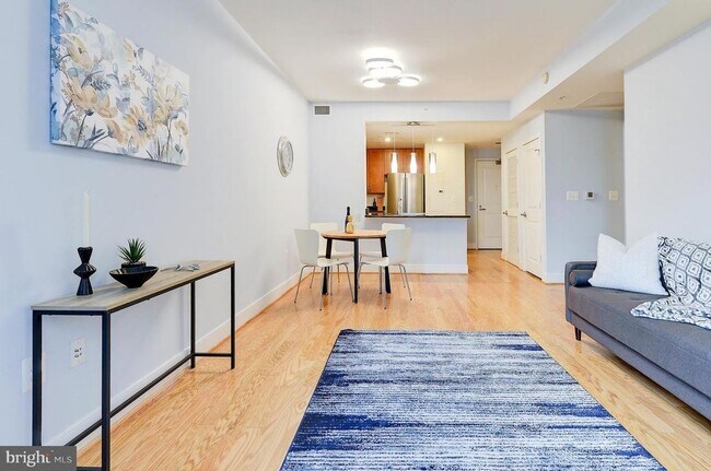 Building Photo - 1br 1 ba condo, Cityline at Tenley Condomi...