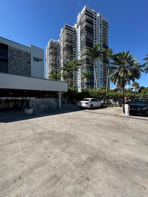 Building Photo - 2201 Brickell Ave