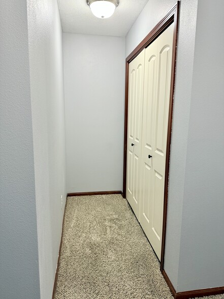 Building Photo - 1212 NE 7th Ln