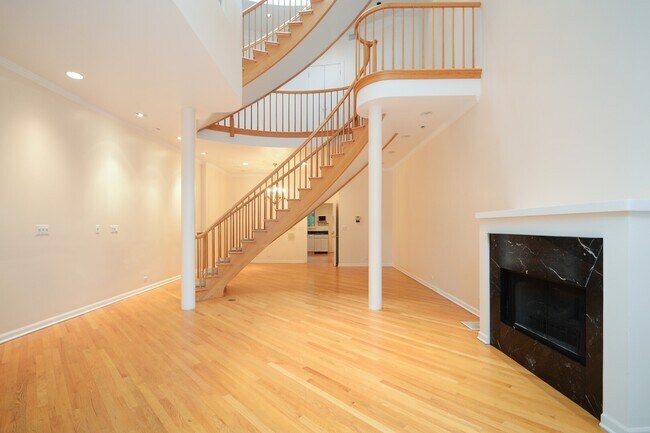 Building Photo - 26 E Division St