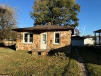 Building Photo - Adorable Stone 1 Bedroom Home Available!