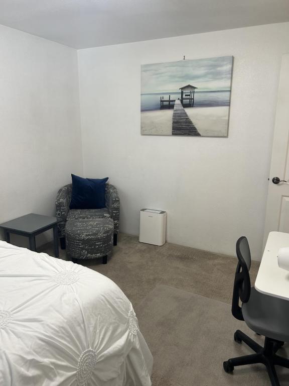 Building Photo - 2215 Poplar Dr