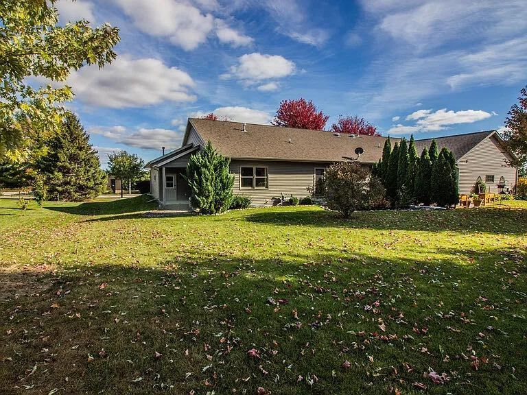 Exterior-Back - 144 N Pleasant View Rd