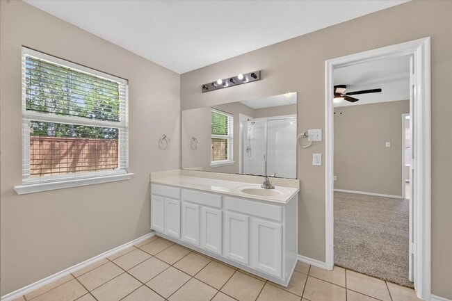 Building Photo - 3304 Glenmore Dr