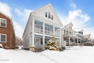 Building Photo - 106 N Pine Ave