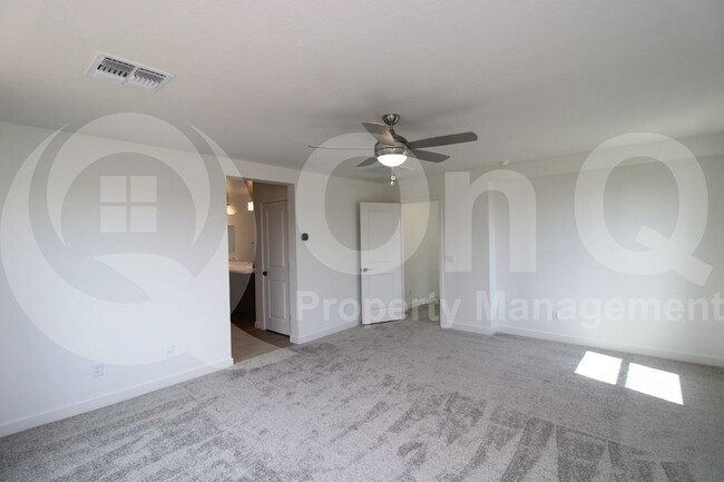 Building Photo - 2957 E Cherry Hill Dr