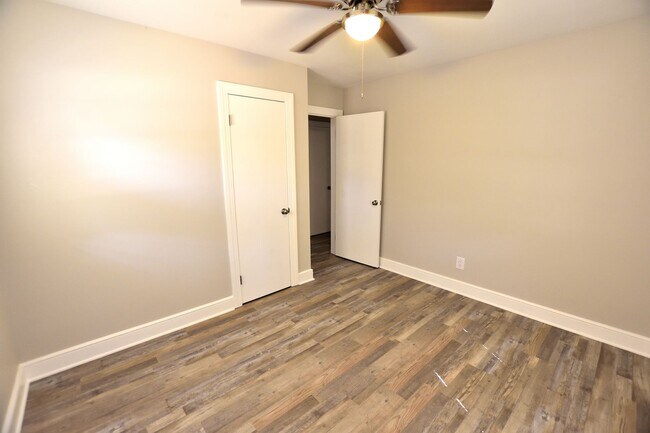 Building Photo - 708 Cedarbrook Dr