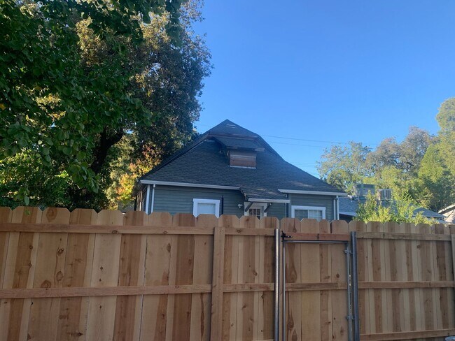 Building Photo - 149 W 21st St