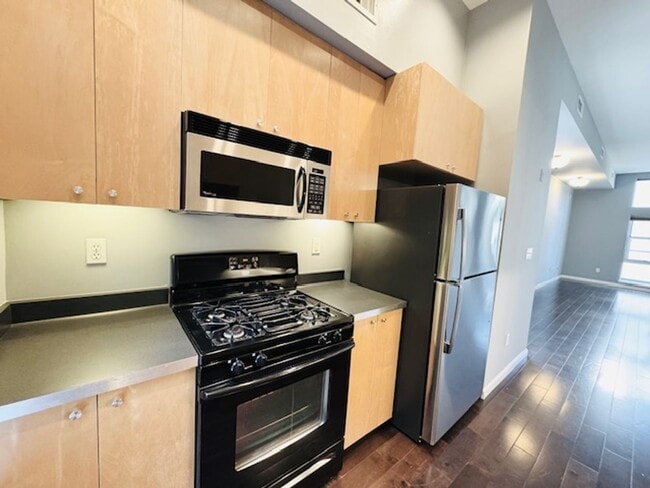 Building Photo - Wonderful Try-level condo near Pleasant Hill Bart-Iron Horse Ln. Walnut Creek