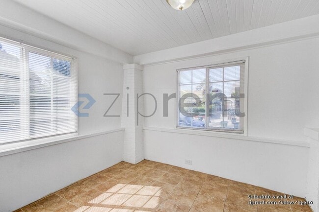 Building Photo - 4062 S Budlong Ave