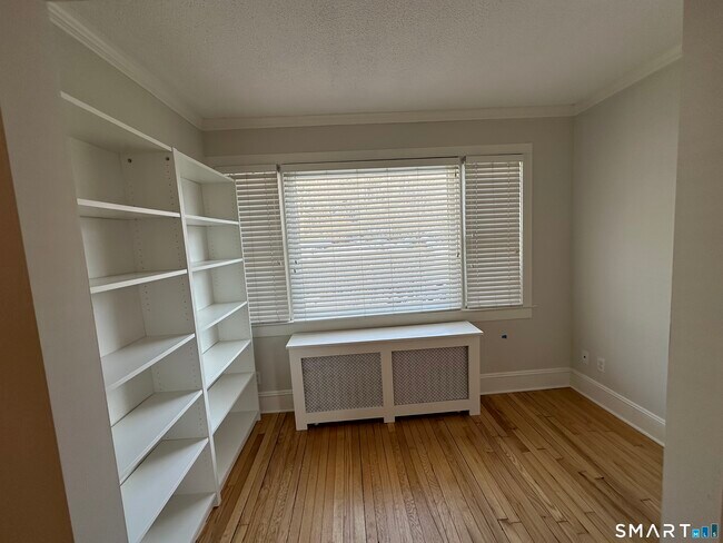 Building Photo - 124 Pemberwick Rd