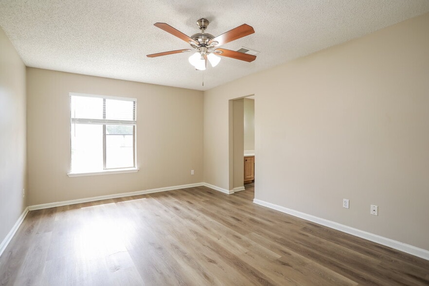 Building Photo - 4137 Rollingwood Ct