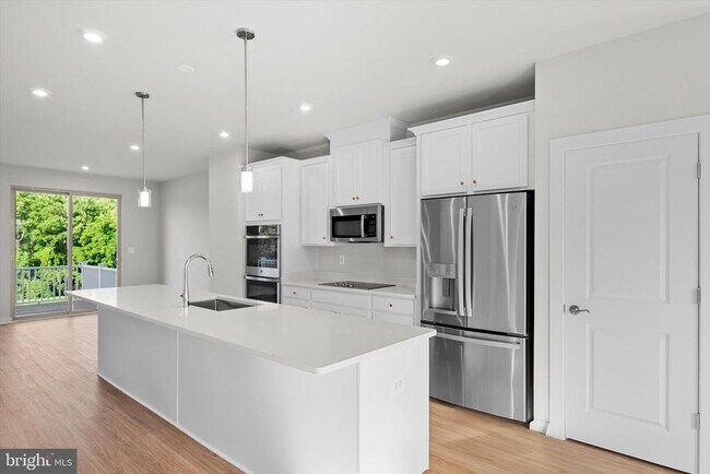 Building Photo - 1043 Venifena Terrace SE