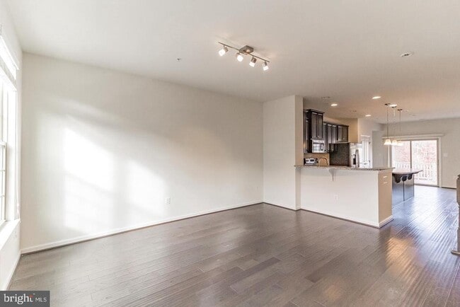 Building Photo - 2784 Fredericksburg Rd