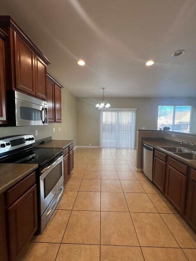 Building Photo - 3 Bed 2.5 Bath in Woodmen Hills w/AC