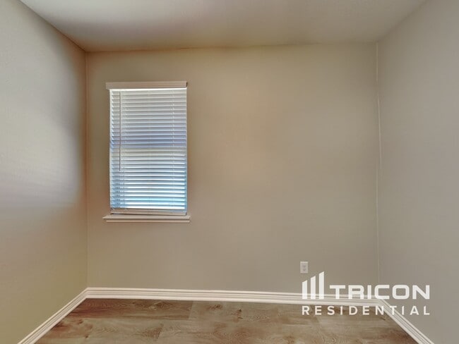 Building Photo - 714 Barbary Ln