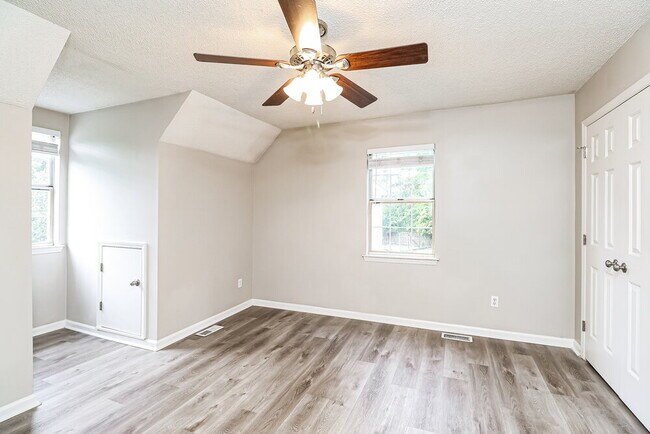 Building Photo - 9000 Oren Thompson Rd