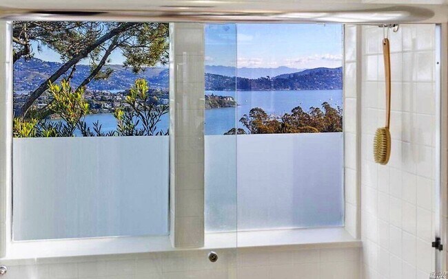 Building Photo - One bedroom top floor corner unit condo with gorgeous view for rent!