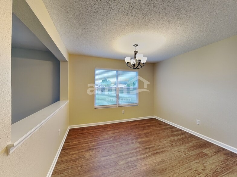 Building Photo - 897 Sunvista Dr