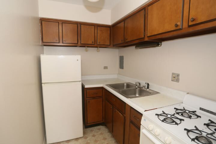 Building Photo - 665 W Wrightwood Ave