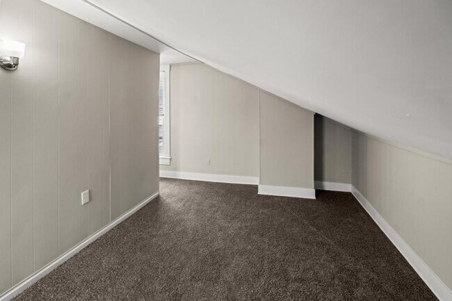 Building Photo - 941 York St