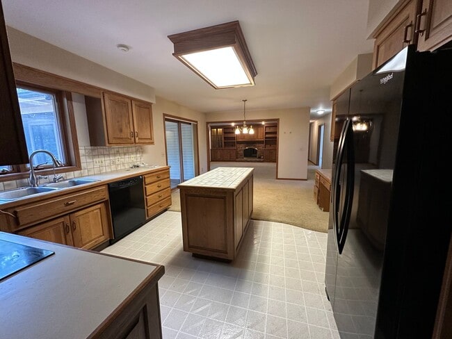 Building Photo - Large Home in Forest Hills School District
