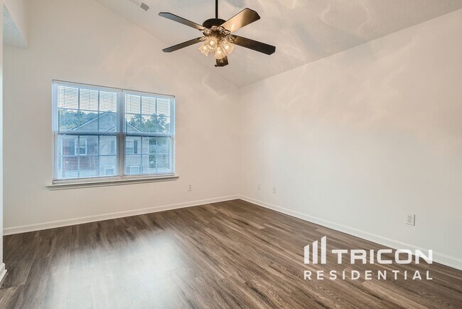 Building Photo - 134 Oak Grove Pl