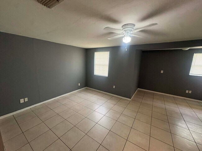 Building Photo - 4 bedroom Single-Family Home Available for Move-In NOW