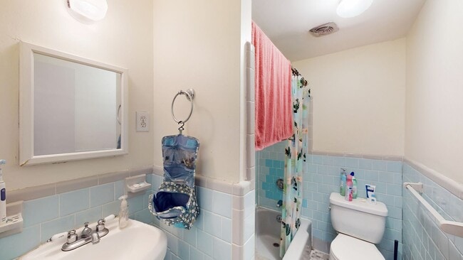 Building Photo - $2195 Brookline Studio on Beacon St - Heat and Hot Water Included