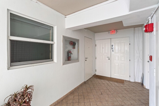 Building Photo - 121 Golden Isles Dr