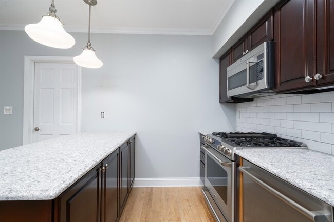 Building Photo - 452 2nd St